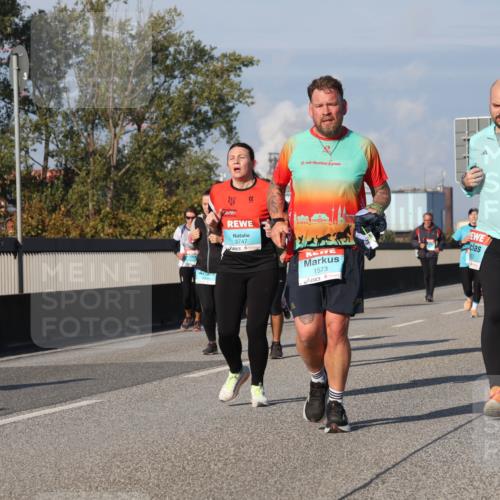 03.10.2025 - Köhlbrandbrückenlauf Luisa Fischer http://msf.ph/oto/9016069 03.10.2025 11:01:26 Position 3 20, 25, 3747, 1573 meine-sportfotos.de
