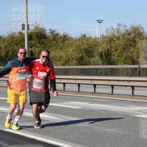 03.10.2025 - Köhlbrandbrückenlauf Julia Fischer http://msf.ph/oto/9016079 03.10.2025 13:16:23 Position 3 6003, 889, 6004 meine-sportfotos.de