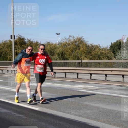 03.10.2025 - Köhlbrandbrückenlauf Julia Fischer http://msf.ph/oto/9016081 03.10.2025 13:16:24 Position 3 888, 6004 meine-sportfotos.de
