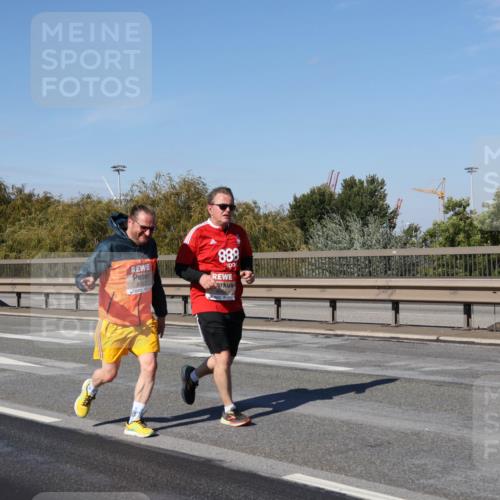 03.10.2025 - Köhlbrandbrückenlauf Julia Fischer http://msf.ph/oto/9016087 03.10.2025 13:16:25 Position 3 888 meine-sportfotos.de