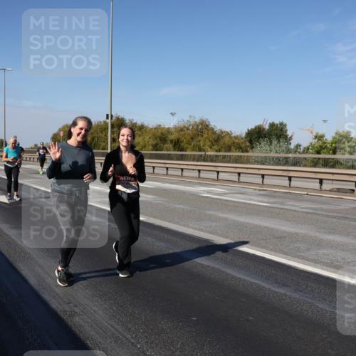 03.10.2025 - Köhlbrandbrückenlauf Julia Fischer http://msf.ph/oto/9016090 03.10.2025 13:16:27 Position 3  meine-sportfotos.de