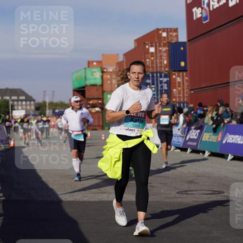03.10.2025 - Köhlbrandbrückenlauf Michael Burmester http://msf.ph/oto/9016114 03.10.2025 10:15:29 Ziel 1228, 1390, 1666, 1779, 1879, 1903, 1905, 2017, 2079, 2368, 2454, 2719, 2929, 2953, 3069, 3773, 3788 meine-sportfotos.de