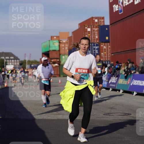 03.10.2025 - Köhlbrandbrückenlauf Michael Burmester http://msf.ph/oto/9016121 03.10.2025 10:15:29 Ziel 1228, 1390, 1666, 1779, 1879, 1903, 1905, 2017, 2079, 2368, 2454, 2719, 2929, 2953, 3069, 3773, 3788 meine-sportfotos.de