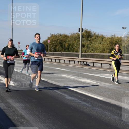 03.10.2025 - Köhlbrandbrückenlauf Julia Fischer http://msf.ph/oto/9016152 03.10.2025 13:16:48 Position 3  meine-sportfotos.de