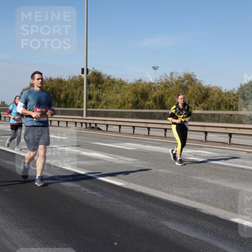 03.10.2025 - Köhlbrandbrückenlauf Julia Fischer http://msf.ph/oto/9016157 03.10.2025 13:16:48 Position 3  meine-sportfotos.de