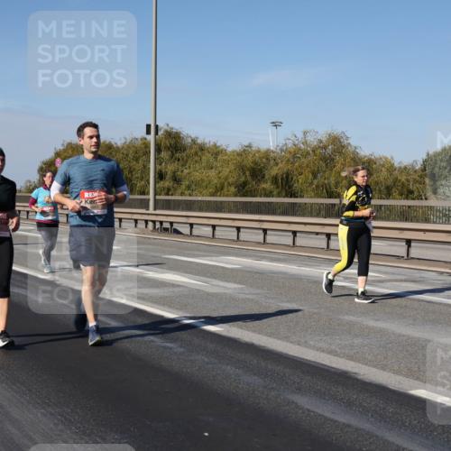 03.10.2025 - Köhlbrandbrückenlauf Julia Fischer http://msf.ph/oto/9016160 03.10.2025 13:16:49 Position 3  meine-sportfotos.de
