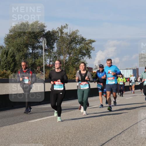 03.10.2025 - Köhlbrandbrückenlauf Luisa Fischer http://msf.ph/oto/9016171 03.10.2025 11:01:37 Position 3 2641 meine-sportfotos.de