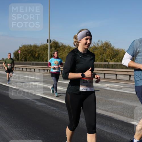03.10.2025 - Köhlbrandbrückenlauf Julia Fischer http://msf.ph/oto/9016176 03.10.2025 13:16:51 Position 3 4611, 4863 meine-sportfotos.de
