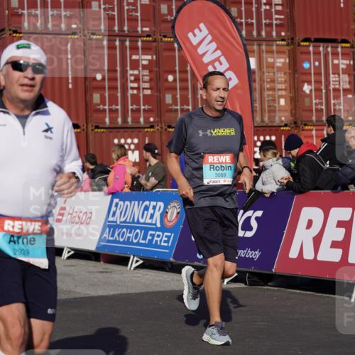 03.10.2025 - Köhlbrandbrückenlauf Michael Burmester http://msf.ph/oto/9016209 03.10.2025 10:15:33 Ziel 1390, 1492, 1565, 1752, 1879, 2017, 2118, 2368, 2454, 2929, 2996, 3069, 3219, 3220, 3788 meine-sportfotos.de