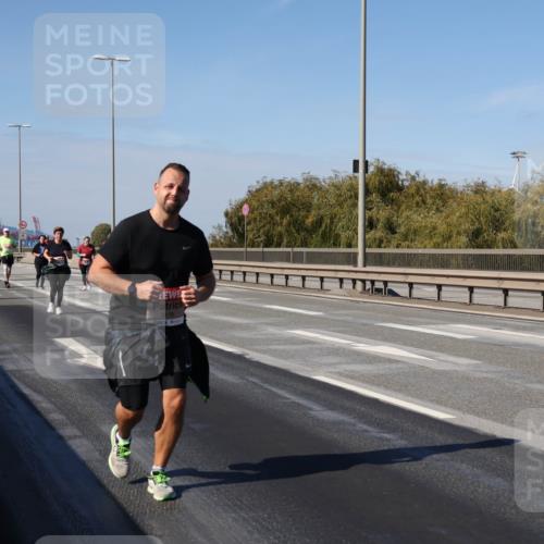 03.10.2025 - Köhlbrandbrückenlauf Julia Fischer http://msf.ph/oto/9016213 03.10.2025 13:17:06 Position 3 5176 meine-sportfotos.de