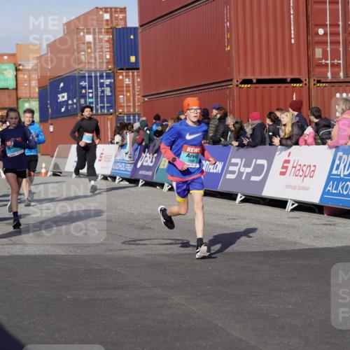 03.10.2025 - Köhlbrandbrückenlauf Michael Burmester http://msf.ph/oto/9016243 03.10.2025 10:15:35 Ziel 1492, 1565, 1752, 1879, 2118, 2368, 2454, 2758, 2816, 2929, 2996, 3069, 3219, 3220, 3580, 3725 meine-sportfotos.de