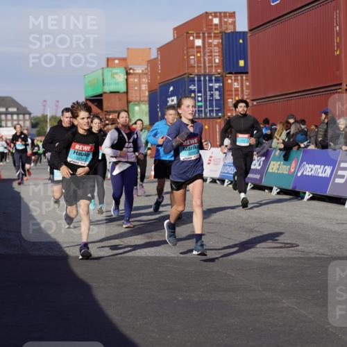 03.10.2025 - Köhlbrandbrückenlauf Michael Burmester http://msf.ph/oto/9016247 03.10.2025 10:15:36 Ziel 1492, 1565, 1752, 1879, 2118, 2368, 2454, 2758, 2816, 2996, 3069, 3219, 3220, 3276, 3580, 3725 meine-sportfotos.de