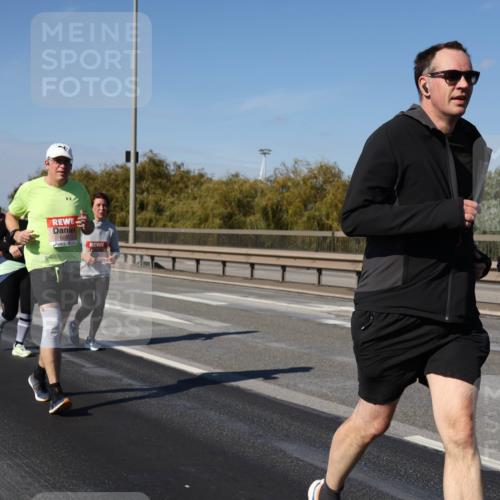 03.10.2025 - Köhlbrandbrückenlauf Julia Fischer http://msf.ph/oto/9016257 03.10.2025 13:17:21 Position 3 1029 meine-sportfotos.de