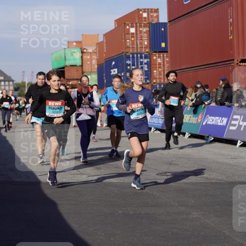 03.10.2025 - Köhlbrandbrückenlauf Michael Burmester http://msf.ph/oto/9016260 03.10.2025 10:15:37 Ziel 1314, 1492, 1565, 1752, 1879, 2056, 2118, 2368, 2454, 2758, 2813, 2816, 2996, 3069, 3106, 3107, 3219, 3220, 3276, 3580, 3725, 3748 meine-sportfotos.de
