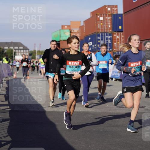 03.10.2025 - Köhlbrandbrückenlauf Michael Burmester http://msf.ph/oto/9016265 03.10.2025 10:15:37 Ziel 1314, 1492, 1565, 1752, 1879, 2056, 2118, 2368, 2454, 2758, 2813, 2816, 2996, 3069, 3106, 3107, 3219, 3220, 3276, 3580, 3725, 3748 meine-sportfotos.de