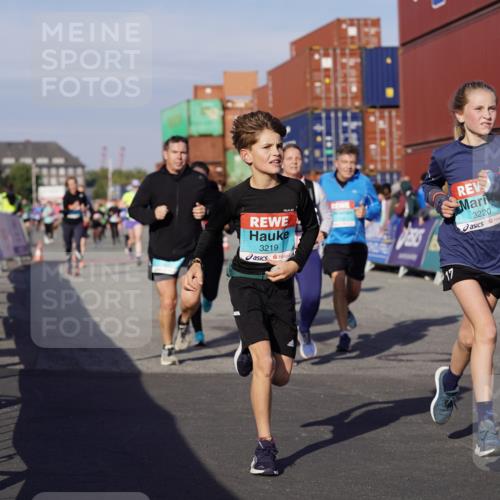 03.10.2025 - Köhlbrandbrückenlauf Michael Burmester http://msf.ph/oto/9016276 03.10.2025 10:15:37 Ziel 1314, 1492, 1565, 1752, 1879, 2056, 2118, 2368, 2454, 2758, 2813, 2816, 2996, 3069, 3106, 3107, 3219, 3220, 3276, 3580, 3725, 3748 meine-sportfotos.de