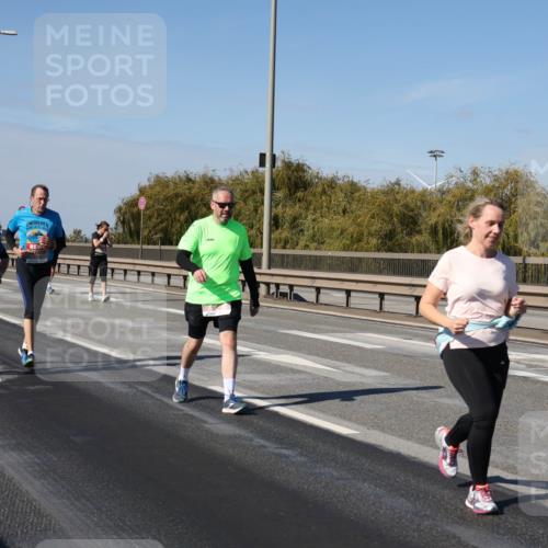 03.10.2025 - Köhlbrandbrückenlauf Julia Fischer http://msf.ph/oto/9016288 03.10.2025 13:17:35 Position 3  meine-sportfotos.de