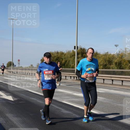 03.10.2025 - Köhlbrandbrückenlauf Julia Fischer http://msf.ph/oto/9016301 03.10.2025 13:17:38 Position 3 6560, 6402 meine-sportfotos.de