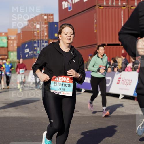 03.10.2025 - Köhlbrandbrückenlauf Michael Burmester http://msf.ph/oto/9016309 03.10.2025 10:15:40 Ziel 1314, 1446, 1492, 1529, 1565, 1752, 2056, 2118, 2758, 2813, 2816, 2954, 2956, 2996, 3106, 3107, 3219, 3220, 3276, 3580, 3725, 3748, 3816, 3827 meine-sportfotos.de