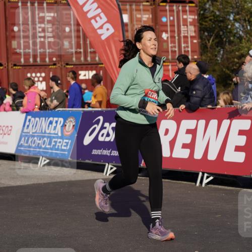 03.10.2025 - Köhlbrandbrückenlauf Michael Burmester http://msf.ph/oto/9016332 03.10.2025 10:15:41 Ziel 1314, 1446, 1492, 1529, 1565, 1752, 2056, 2118, 2758, 2813, 2816, 2954, 2956, 2996, 3106, 3107, 3219, 3220, 3276, 3580, 3725, 3748, 3816, 3827 meine-sportfotos.de