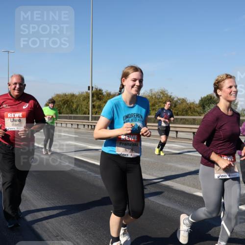 03.10.2025 - Köhlbrandbrückenlauf Julia Fischer http://msf.ph/oto/9016349 03.10.2025 13:17:53 Position 3 5584, 6399, 6401 meine-sportfotos.de