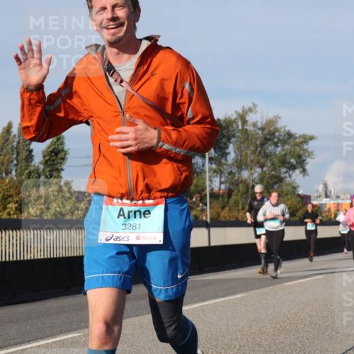 03.10.2025 - Köhlbrandbrückenlauf Luisa Fischer http://msf.ph/oto/9016361 03.10.2025 11:01:56 Position 3 3281 meine-sportfotos.de