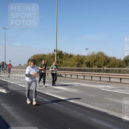 03.10.2025 - Köhlbrandbrückenlauf Julia Fischer http://msf.ph/oto/9016381 03.10.2025 13:18:01 Position 3  meine-sportfotos.de