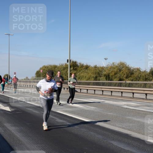 03.10.2025 - Köhlbrandbrückenlauf Julia Fischer http://msf.ph/oto/9016384 03.10.2025 13:18:02 Position 3  meine-sportfotos.de
