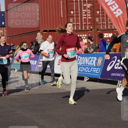 03.10.2025 - Köhlbrandbrückenlauf Michael Burmester http://msf.ph/oto/9016387 03.10.2025 10:15:43 Ziel 1314, 1446, 1492, 1529, 1537, 1565, 1752, 2056, 2118, 2155, 2758, 2813, 2816, 2954, 2956, 3106, 3107, 3219, 3220, 3276, 3580, 3725, 3748, 3816, 3827 meine-sportfotos.de