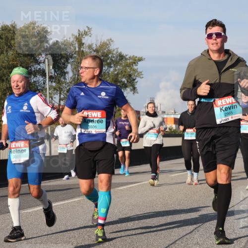 03.10.2025 - Köhlbrandbrückenlauf Luisa Fischer http://msf.ph/oto/9016414 03.10.2025 11:02:02 Position 3 3505, 3506, 2965 meine-sportfotos.de
