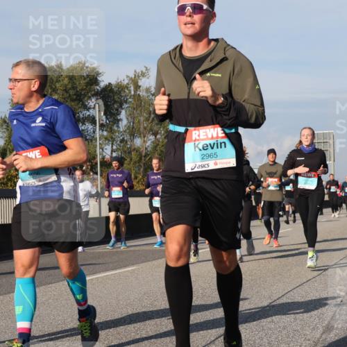 03.10.2025 - Köhlbrandbrückenlauf Luisa Fischer http://msf.ph/oto/9016422 03.10.2025 11:02:03 Position 3 5, 3506, 2965 meine-sportfotos.de