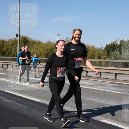 03.10.2025 - Köhlbrandbrückenlauf Julia Fischer http://msf.ph/oto/9016432 03.10.2025 13:18:15 Position 3 5201 meine-sportfotos.de