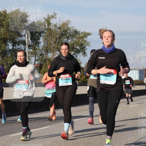 03.10.2025 - Köhlbrandbrückenlauf Luisa Fischer http://msf.ph/oto/9016441 03.10.2025 11:02:04 Position 3 1831, 3273, 2670, 3765 meine-sportfotos.de