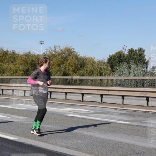 03.10.2025 - Köhlbrandbrückenlauf Julia Fischer http://msf.ph/oto/9016445 03.10.2025 13:18:26 Position 3  meine-sportfotos.de