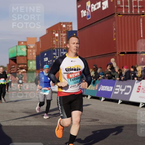 03.10.2025 - Köhlbrandbrückenlauf Michael Burmester http://msf.ph/oto/9016454 03.10.2025 10:15:47 Ziel 1314, 1446, 1529, 1537, 1745, 1796, 1979, 2056, 2155, 2758, 2813, 2816, 2954, 2956, 3106, 3107, 3276, 3748, 3816, 3827 meine-sportfotos.de