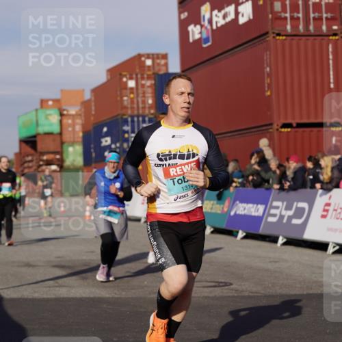 03.10.2025 - Köhlbrandbrückenlauf Michael Burmester http://msf.ph/oto/9016459 03.10.2025 10:15:47 Ziel 1314, 1446, 1529, 1537, 1745, 1796, 1979, 2056, 2155, 2758, 2813, 2816, 2954, 2956, 3106, 3107, 3276, 3748, 3816, 3827 meine-sportfotos.de