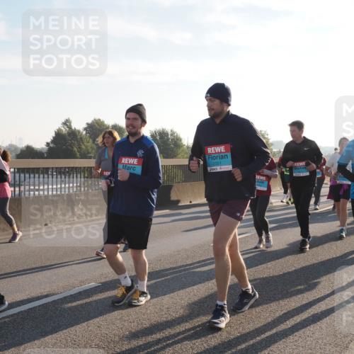 03.10.2025 - Köhlbrandbrückenlauf Fabian Wolf http://msf.ph/oto/9016463 03.10.2025 09:26:03 Position 3 2212, 2351, 2465, 3393 meine-sportfotos.de