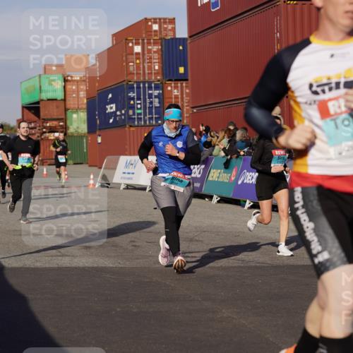 03.10.2025 - Köhlbrandbrückenlauf Michael Burmester http://msf.ph/oto/9016466 03.10.2025 10:15:48 Ziel 1276, 1314, 1446, 1529, 1537, 1745, 1796, 1979, 2056, 2155, 2813, 2954, 2956, 3106, 3107, 3276, 3748, 3816, 3827 meine-sportfotos.de