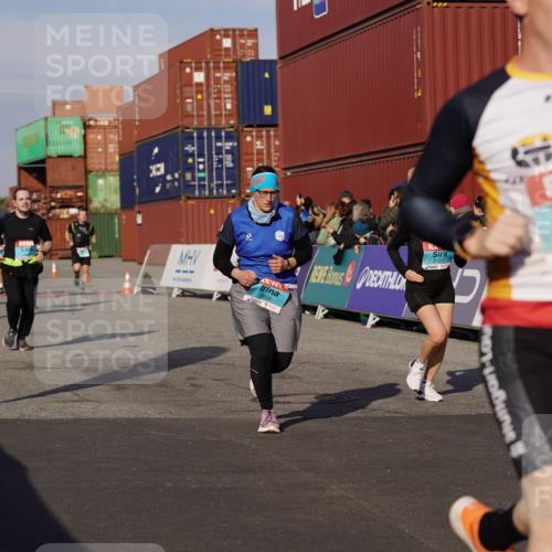 03.10.2025 - Köhlbrandbrückenlauf Michael Burmester http://msf.ph/oto/9016471 03.10.2025 10:15:48 Ziel 1276, 1314, 1446, 1529, 1537, 1745, 1796, 1979, 2056, 2155, 2813, 2954, 2956, 3106, 3107, 3276, 3748, 3816, 3827 meine-sportfotos.de