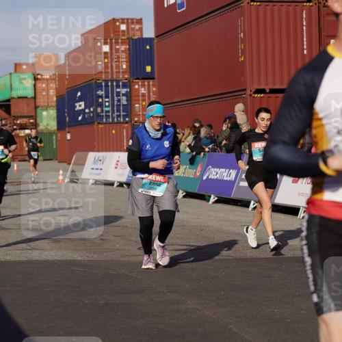 03.10.2025 - Köhlbrandbrückenlauf Michael Burmester http://msf.ph/oto/9016477 03.10.2025 10:15:48 Ziel 1276, 1314, 1446, 1529, 1537, 1745, 1796, 1979, 2056, 2155, 2813, 2954, 2956, 3106, 3107, 3276, 3748, 3816, 3827 meine-sportfotos.de