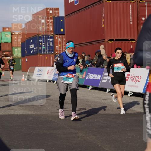 03.10.2025 - Köhlbrandbrückenlauf Michael Burmester http://msf.ph/oto/9016486 03.10.2025 10:15:48 Ziel 1276, 1314, 1446, 1529, 1537, 1745, 1796, 1979, 2056, 2155, 2813, 2954, 2956, 3106, 3107, 3276, 3748, 3816, 3827 meine-sportfotos.de