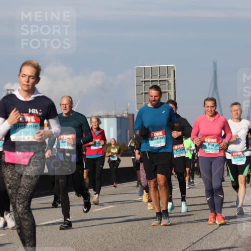 03.10.2025 - Köhlbrandbrückenlauf Luisa Fischer http://msf.ph/oto/9016514 03.10.2025 11:02:12 Position 3 3150, 2113, 3826, 1121, 1760, 2544, 2404 meine-sportfotos.de