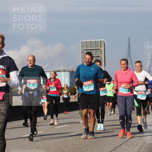 03.10.2025 - Köhlbrandbrückenlauf Luisa Fischer http://msf.ph/oto/9016518 03.10.2025 11:02:12 Position 3 31, 2113, 1121, 1760, 2544, 2404 meine-sportfotos.de