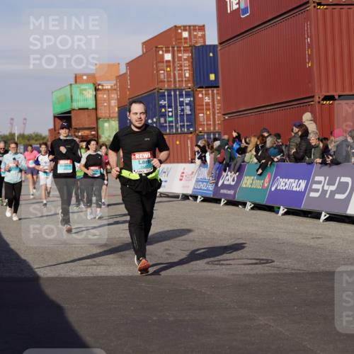 03.10.2025 - Köhlbrandbrückenlauf Michael Burmester http://msf.ph/oto/9016519 03.10.2025 10:15:50 Ziel 1276, 1446, 1498, 1529, 1537, 1745, 1796, 1979, 2155, 2392, 2878, 2954, 2956, 3327, 3727, 3816, 3827 meine-sportfotos.de