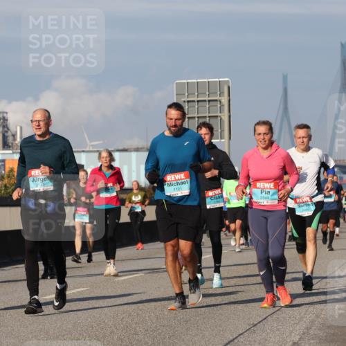 03.10.2025 - Köhlbrandbrückenlauf Luisa Fischer http://msf.ph/oto/9016520 03.10.2025 11:02:12 Position 3 2113, 1121, 1760, 2544, 2404 meine-sportfotos.de