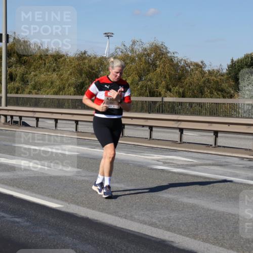 03.10.2025 - Köhlbrandbrückenlauf Julia Fischer http://msf.ph/oto/9016521 03.10.2025 13:18:52 Position 3 5421 meine-sportfotos.de