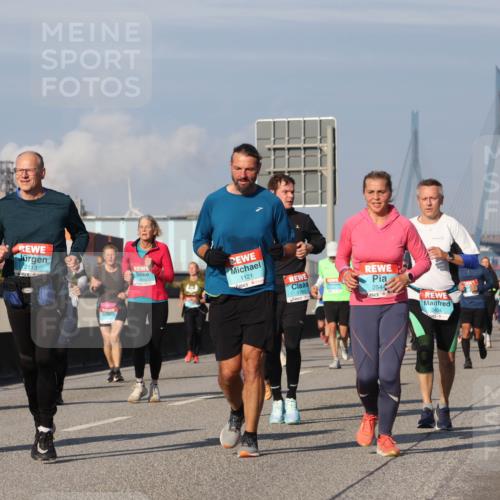 03.10.2025 - Köhlbrandbrückenlauf Luisa Fischer http://msf.ph/oto/9016524 03.10.2025 11:02:13 Position 3 2113, 1121, 1760, 2544, 2404 meine-sportfotos.de