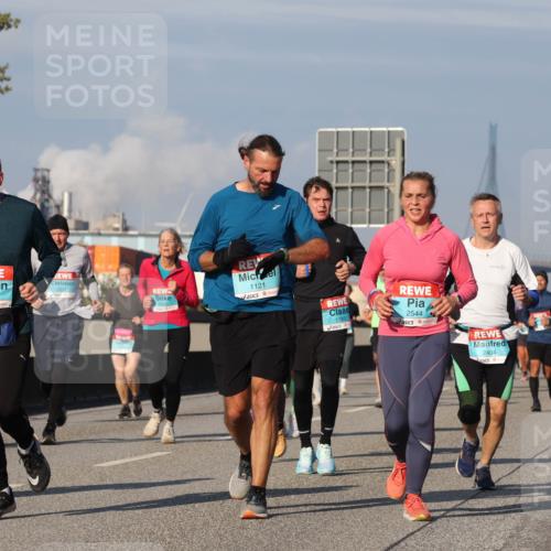 03.10.2025 - Köhlbrandbrückenlauf Luisa Fischer http://msf.ph/oto/9016530 03.10.2025 11:02:13 Position 3 2113, 1121, 1760, 2544, 2404 meine-sportfotos.de