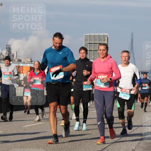 03.10.2025 - Köhlbrandbrückenlauf Luisa Fischer http://msf.ph/oto/9016532 03.10.2025 11:02:14 Position 3 2113, 1760, 2542, 2404 meine-sportfotos.de