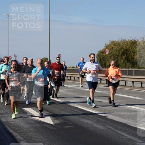 03.10.2025 - Köhlbrandbrückenlauf Julia Fischer http://msf.ph/oto/9016537 03.10.2025 13:18:57 Position 3 5766, 5767 meine-sportfotos.de